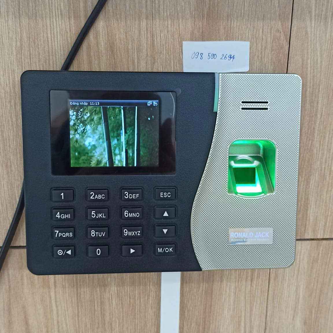 Máy chấm công vân tay Ronald Jack RJ800