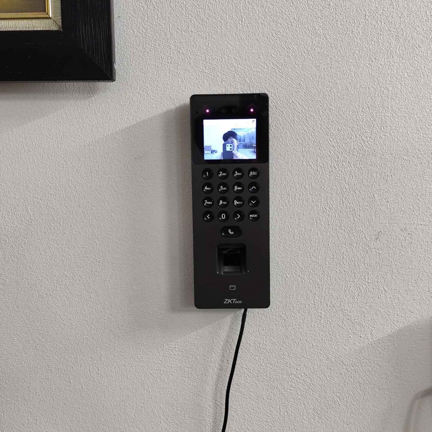 Máy chấm công khuôn mặt + vân tay kiểm soát cửa SenseFace 2A wifi