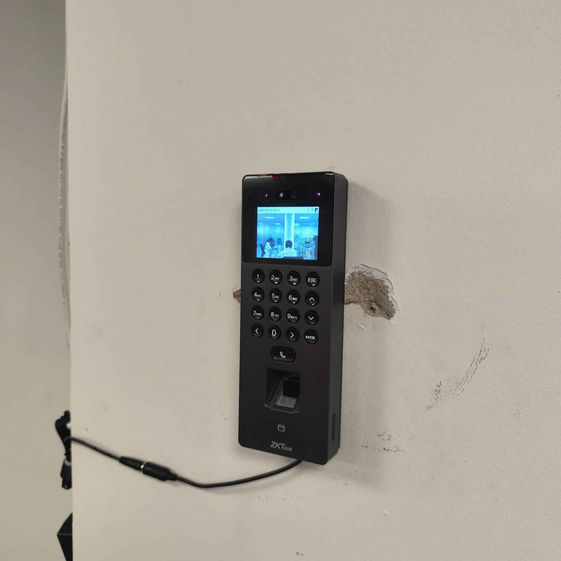 Máy chấm công khuôn mặt + vân tay kiểm soát cửa SenseFace 2A wifi